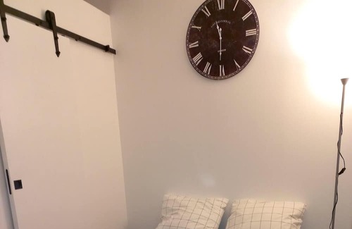 Chateau-Thierry Apartamento | Homerez - Beautiful studio for 2 ppl. at Château-Thierry