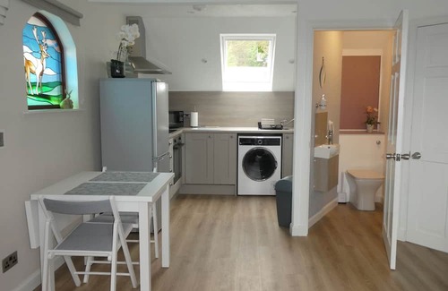 Scaniport Cabaña | PURLIE LODGE APARTMENT, romantic, with a garden in Inverness