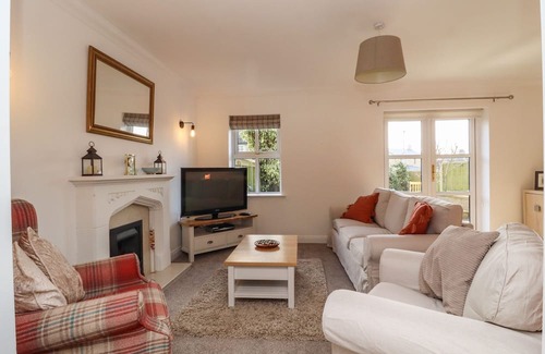 Colne Cabaña | 5 EMMOTT COURT, family friendly, with a garden in Laneshawbridge