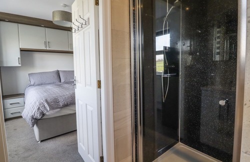 Colne Cabaña | 5 EMMOTT COURT, family friendly, with a garden in Laneshawbridge