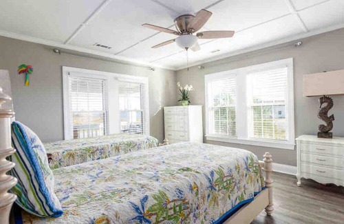 Carteret County Casa | Water View w/ 2 Bedrooms and Large Porch