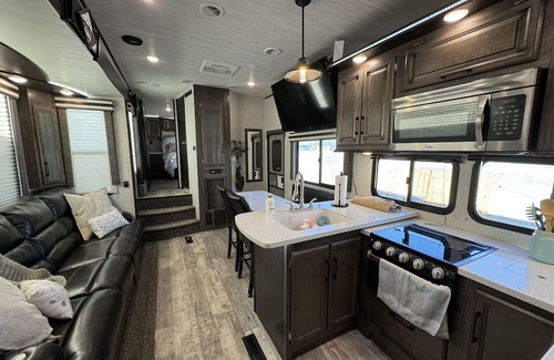 Desert View Village Casa | Private Cozy Desert Hills 2 BDRM 1.5 BTH RV Stay Mountain Views