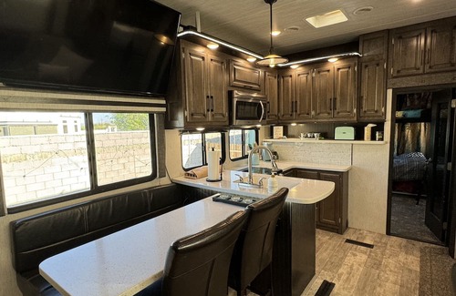 Desert View Village Casa | Private Cozy Desert Hills 2 BDRM 1.5 BTH RV Stay Mountain Views