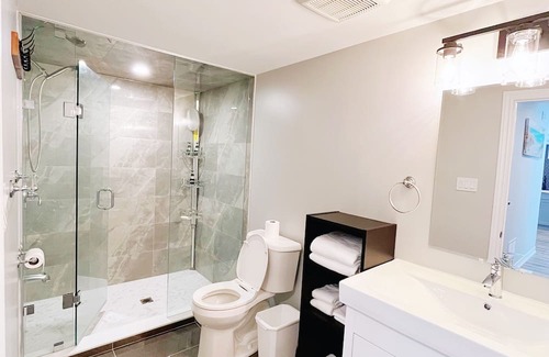 Halton Regional Municipality Casa | Cozy King Bed Entire Suite, middle of Niagara and Toronto, nature surrounded