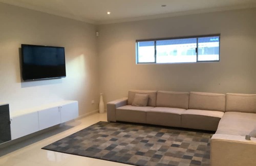 North Lake Casa | “Peaceful stay with newish cycling paths”.