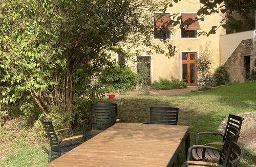 Fontaines-sur-Saone Apartamento | Appartement Familial à Fontaines Saint-martin, le Calme à Proximité de la Ville