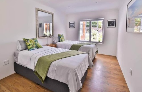 Belville Apartamento | Garten Wohnung mit Pool