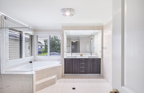 Sunnybank Hills Casa | Spacious Comfy 5 Bedroom Home near Sunnybank