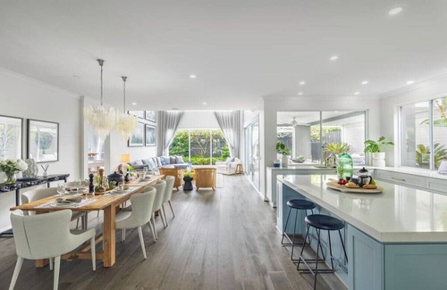 Rochedale Casa | Stunning & Luxurious 4-Bedroom Mansion @Rochedale