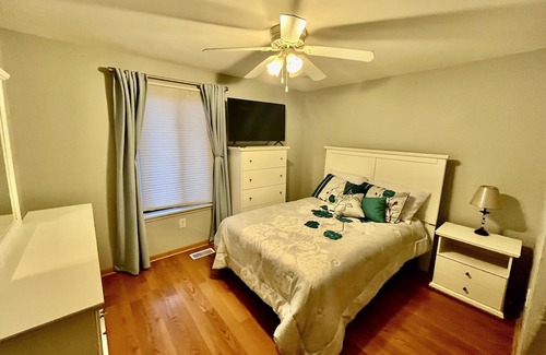 West Henrietta Casa | Cozy raised ranch in West Henrietta
