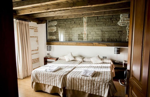 Velayos Apartamento | Double room with whirlpool bath
