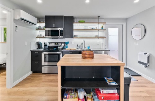 East Hill Condominio | Urban Retreat: 2-BR Suite in Vernon!
