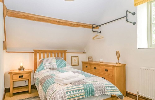 Shepton Mallet Cabaña | 2 bedroom accommodation in Pilton, near Shepton Mallet