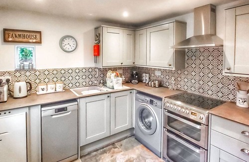 Shepton Mallet Cabaña | 2 bedroom accommodation in Pilton, near Shepton Mallet
