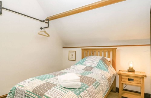 Shepton Mallet Cabaña | 2 bedroom accommodation in Pilton, near Shepton Mallet