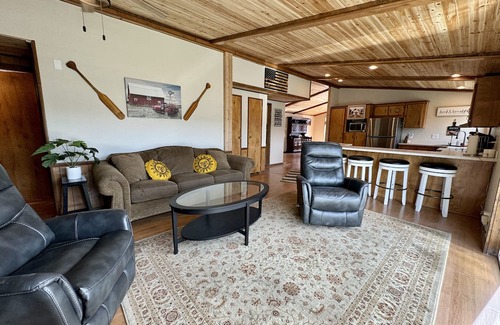 Sunland Estates Cabina | Cabin on the Cliff Near Gorge Amphitheater