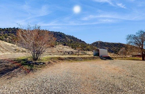 Naturita Casa | Mtn-view ground-floor aparthotel with patio, grill