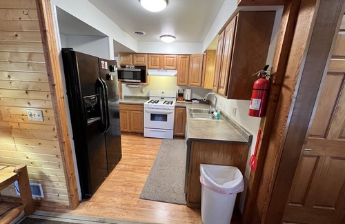 Warrens Cabina | Cozy Cabin. Great yard for fires or grilling! Bring the whole family!