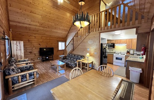 Warrens Cabina | Cozy Cabin. Great yard for fires or grilling! Bring the whole family!