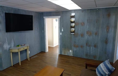 Gibbon Apartamento | A unique one of a kind stay at a former farmers co-op located near downtown