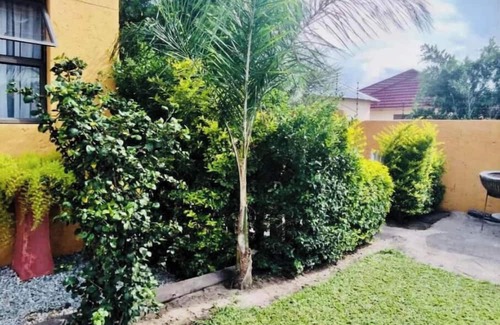 Maun Casa | Garden holiday home