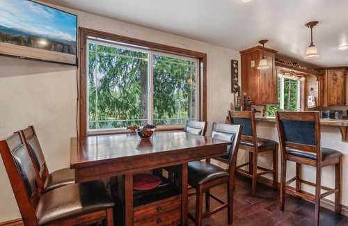 Athol Cabina | Beautiful Lake Cabin on Kelso Lake, Idaho! Close to Silverwood!
