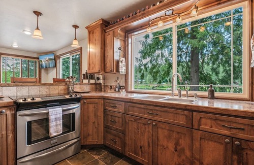 Athol Cabina | Beautiful Lake Cabin on Kelso Lake, Idaho! Close to Silverwood!