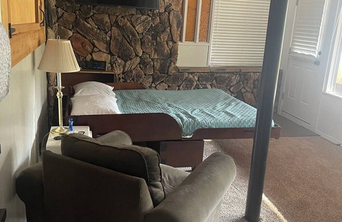 Wishon Cabina | Lake and dock access cabin… 3 bed/2 bath with bonus room…sleeps 12