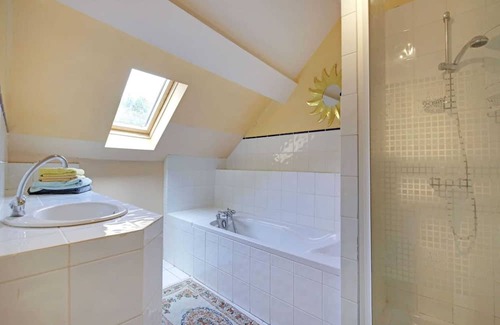 Raizeux Casa | Homerez - Spacious house for 8 ppl. with terrace at Raizeux