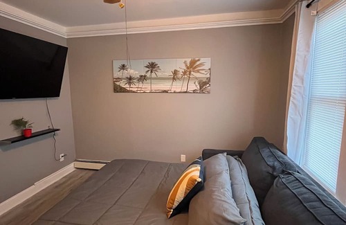 Hillside Apartamento | 4 Bedroom Apartment near airport