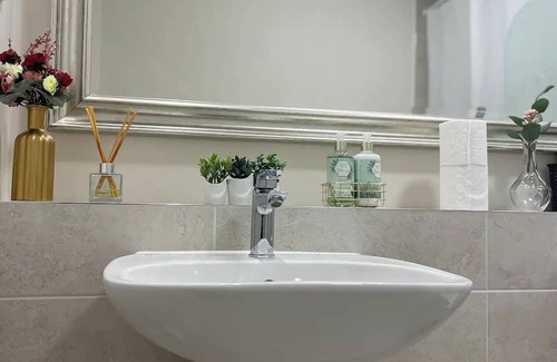 Sutton Cross Casa | Stylish and cosy new flat near Dublin Airport and City Center