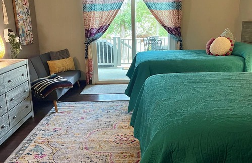 Elkhart Lake Condominio | Fronting lively Lake Street in lovely Elkhart Lake, the Kick Back is your place!