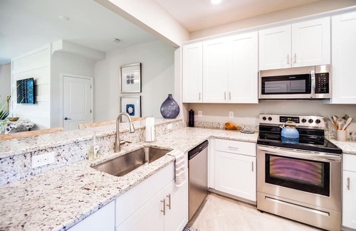 Gateway Casa | Fort Myers Retreat: Screened Porch & Resort Perks!