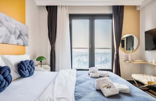 Kagithane Apartamento | Zen - 1BD Apt w/ City Views & Balcony