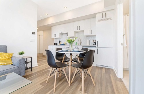 Kitchener Apartamento | Newly Built Condo w Amazing Amenities and Views