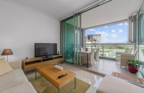 Hamilton Apartamento | 1-Bedroom Riverfront Apartment with Pool