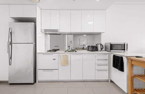 Hamilton Apartamento | 1-Bedroom Riverfront Apartment with Pool