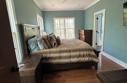 Chaplin Cabina | Luxury in the Country. Chalet Style Cabin on secluded 61 Acres with 3 acre Lake