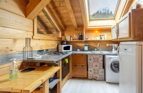 Saint-Colomban-des-Villards Apartamento | Apartment 'Petit Appartement' with Mountain View, Private Terrace and Shared Garden