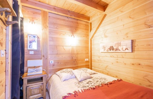 Saint-Colomban-des-Villards Apartamento | Apartment 'Petit Appartement' with Mountain View, Private Terrace and Shared Garden