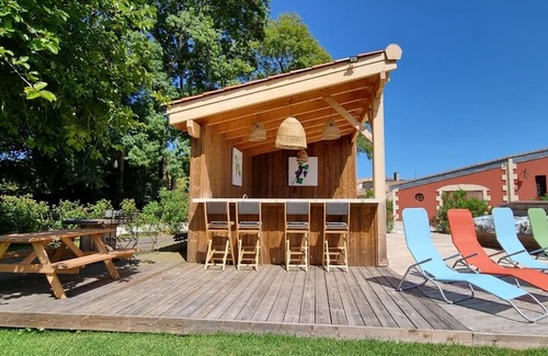 Gauriaguet Casa | Guest House 'Chambre D'hôtes Ambre' with Shared Pool, Wi-Fi and Air Conditioning