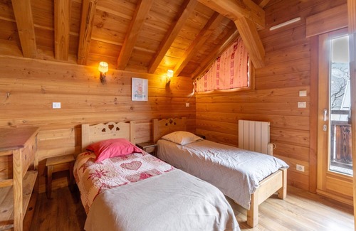 Saint-Colomban-des-Villards Apartamento | Apartment 'Grand Appartement' with Mountain View, Shared Terrace and Shared Garden
