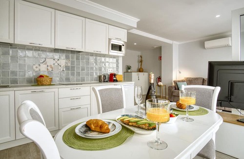 Cabo de las Huertas Apartamento | Apartment 'Mar 6' with Shared Terrace, Wi-Fi and Air Conditioning