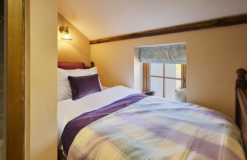 Llangadog Casa | Host & Stay | Gablebach