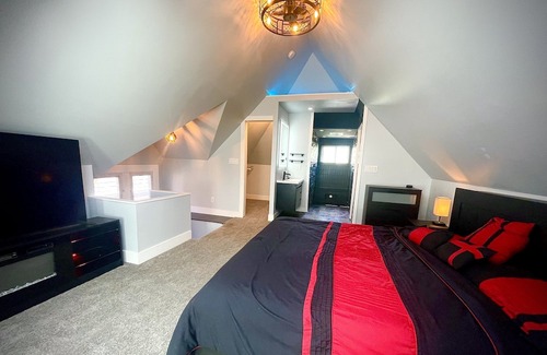 Bellevue Casa | Modern Victorian in Bellevue !