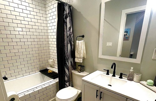 Bellevue Casa | Modern Victorian in Bellevue !