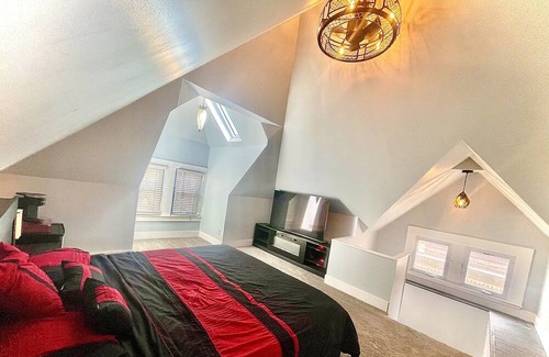 Bellevue Casa | Modern Victorian in Bellevue !
