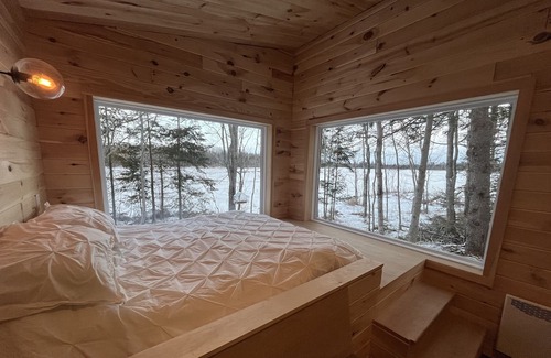 Caraquet Cabina | Le PicBois, Tiny house on the side of the river. Perfect get away to disconnect