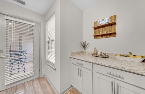 Sherwood Park Apartamento | Modern 1 br/58’ tv/ fast wifi and