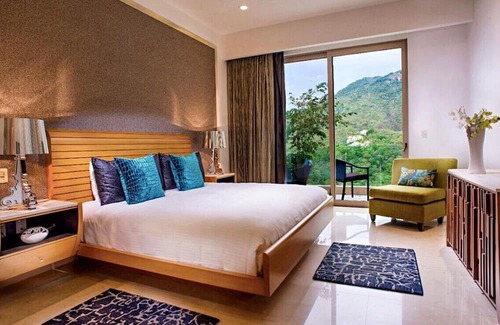 South Shore Hotel Area Complejo | Garza Blanca: The Grand Penthouse Suite. New Years